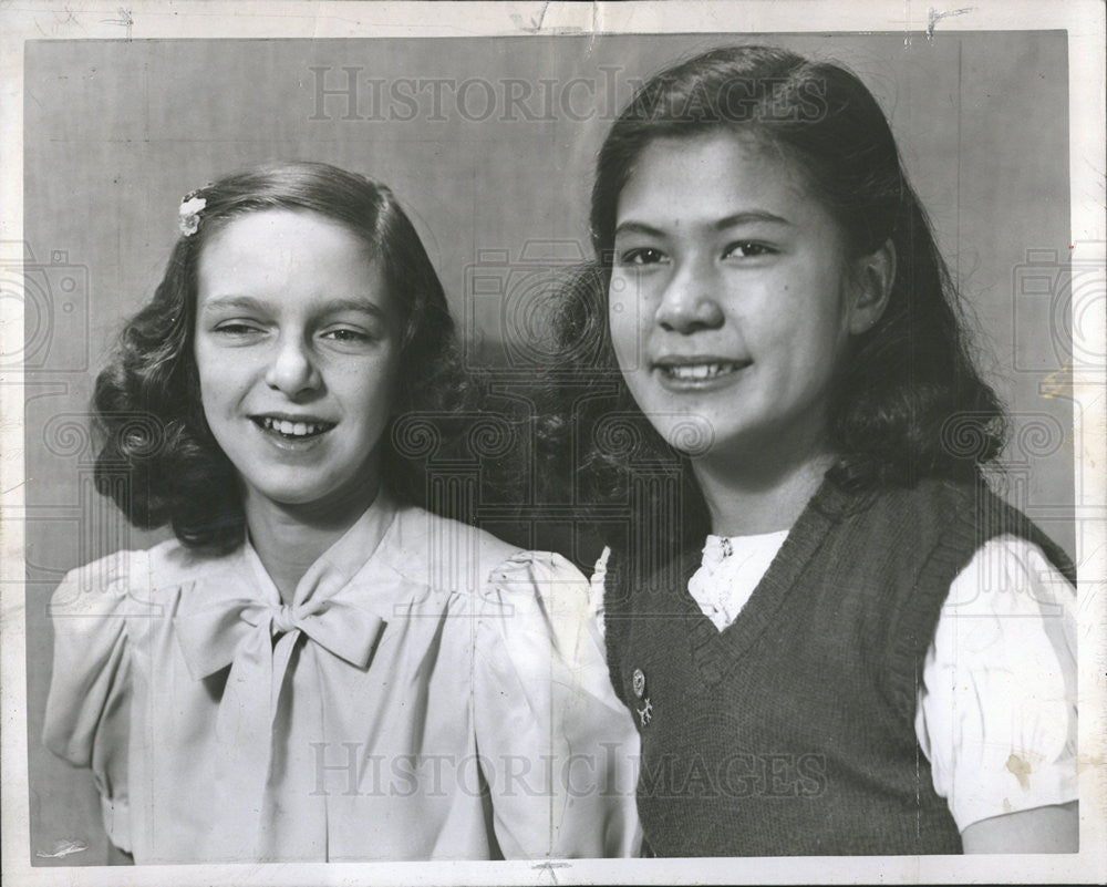 1947Press Photo Eleanore Szymanski &amp; Daily News Sonya Rodolfo Spelling Champions - Historic Images