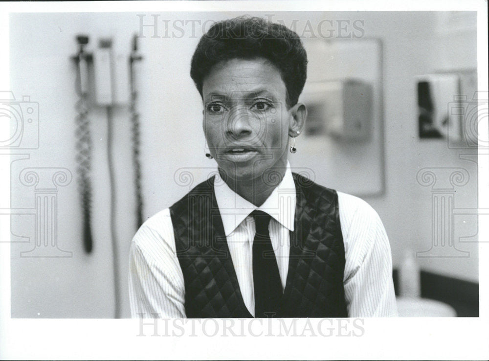 1993 Press Photo Social Worker Patricia Rodgers-Jennings Supports Student Health - Historic Images