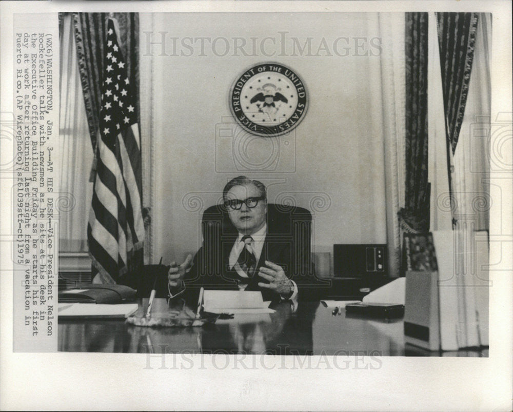 1975 Press Photo Vice President Nelson Rockefeller at the Executive Office - Historic Images