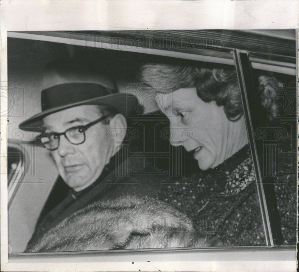 1962 Press Photo Nelson Rockefeller US President wife return native Philadelphia - Historic Images