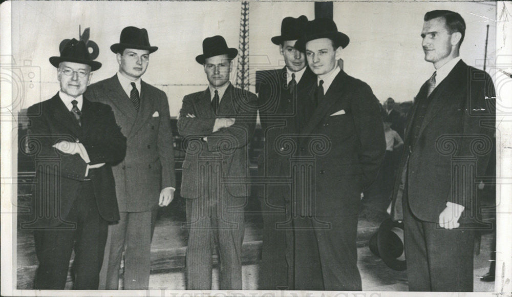 1958 Press Photo The Rockefeller family awaits the arrival of the body of John - Historic Images