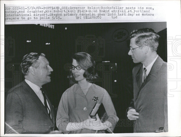 1961 Press Photo Gov. Nelson Rockefeller meets his son Rodney and daug ...