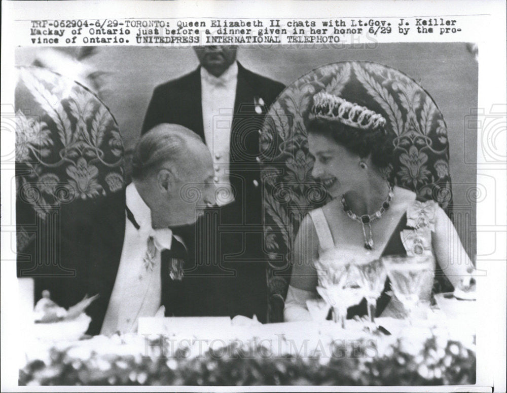 1959 Press Photo Queen Elizabeth chats with Lt.Gov. J.Keiller Mackay of Ontario. - Historic Images