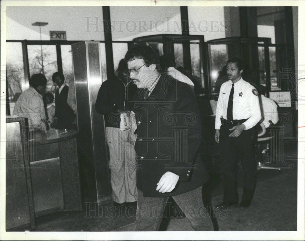 1981 Press Photo Fred Christiano Police Officer murder charge Richard Raney beat - Historic Images