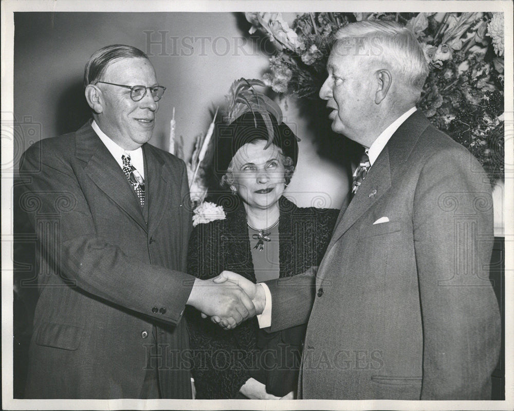 1941 Press Photo Roy Christiansen Mrs Christiansen Mayor Kennelly At City Hall - Historic Images