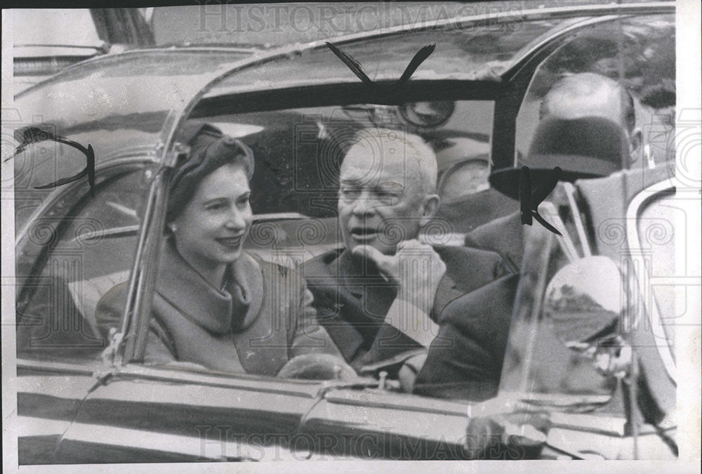 1957 Press Photo Queen Elizabeth with President Eisenhower - Historic Images