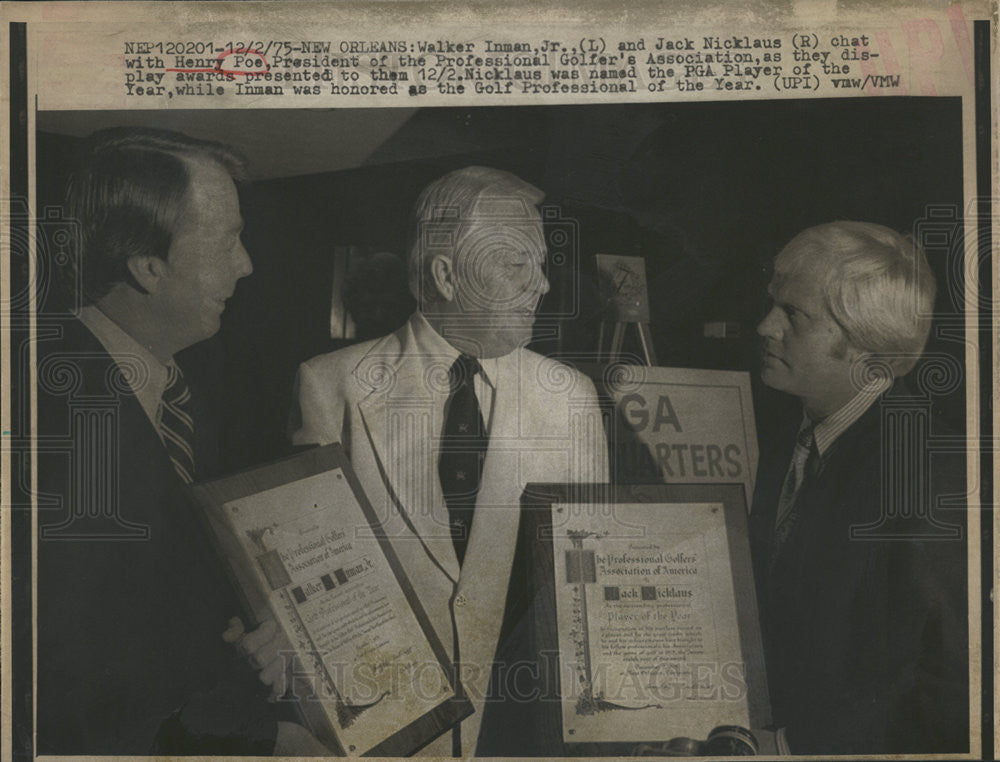 1975 Press Photo Henry Poe Professional Golfer Association President with Walker - Historic Images