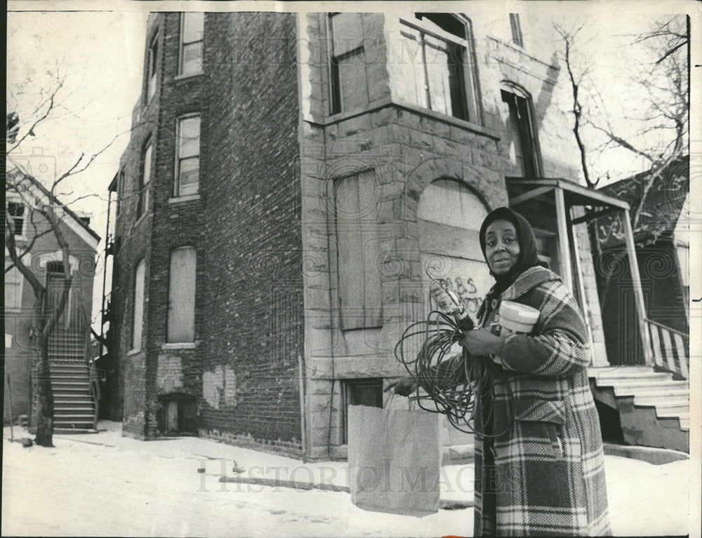 1973 Press Photo Catherin Plummer Vacant West Side Building Restoration - Historic Images