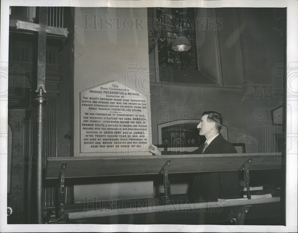 1950 Press Photo George Tatchel, church warden, Gravesend where Pochanqntas died - Historic Images