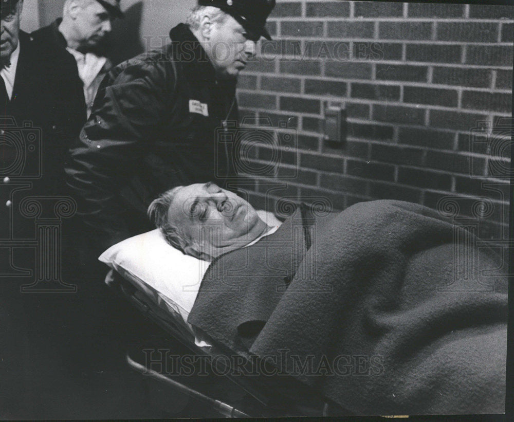 1971PressPhoto Fire Captain Ted Polcyn wounded in firing and shifted to hospital - Historic Images