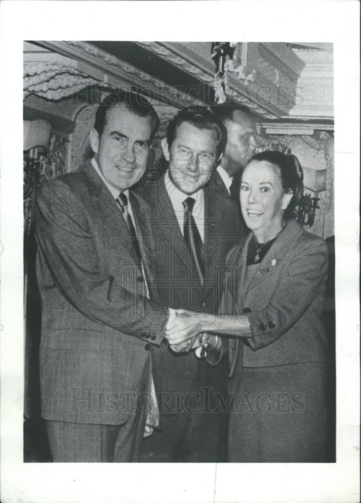 1974 Press Photo Evelyn Nelson Chicago Blackstone Hotel Publicist &amp; Pres R Nixon - Historic Images