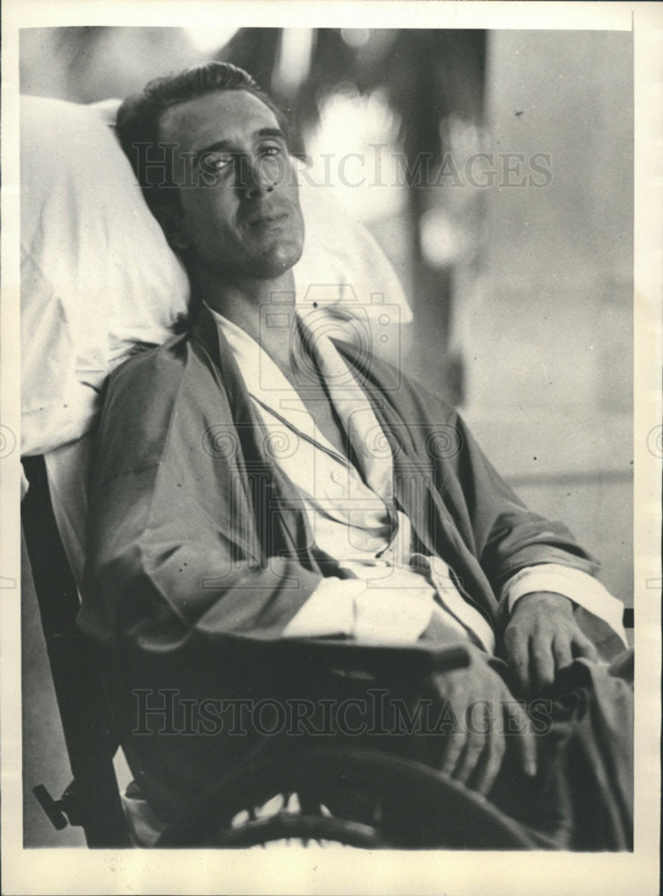 1934 Press W.A. Robinson in Gorgas Hospital After Being Rescued by the Navy - Historic Images
