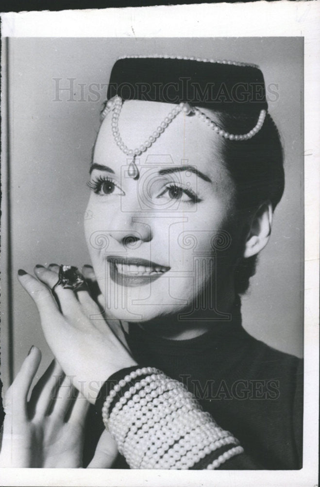 1953 Press Photo British bonnet - Historic Images