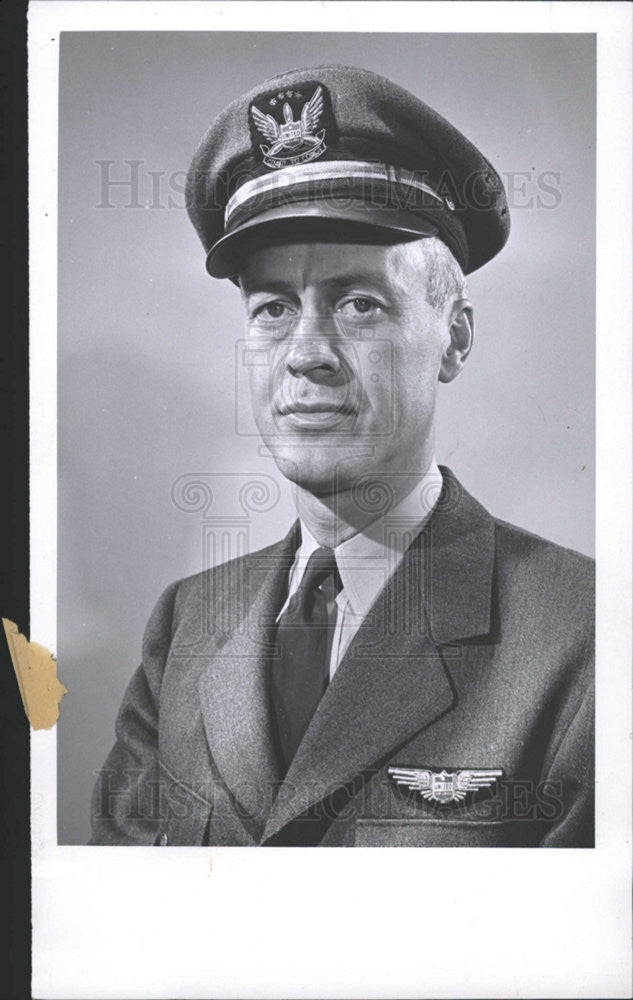 1947 Press Photo CAPTAIN W. E. &quot;SLIM&quot; LARNED ASSISTANT DIRECTOR FLIGHT OPERATION - Historic Images