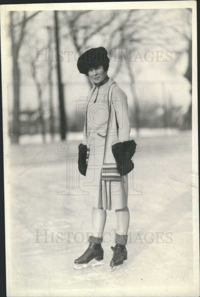 1927 Press Photo Marthene Fisher on skates - Historic Images