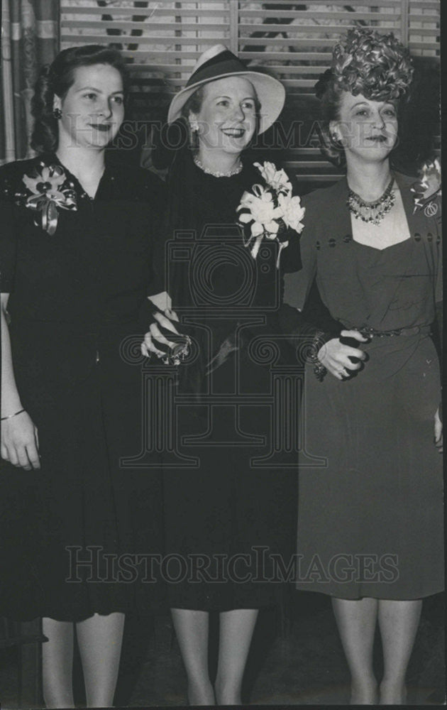 1946 Press Photo Denver&#39;s Mrs. G. Fonda (l), Mrs. W.E. Glass, Mrs. L. D. Burt - Historic Images