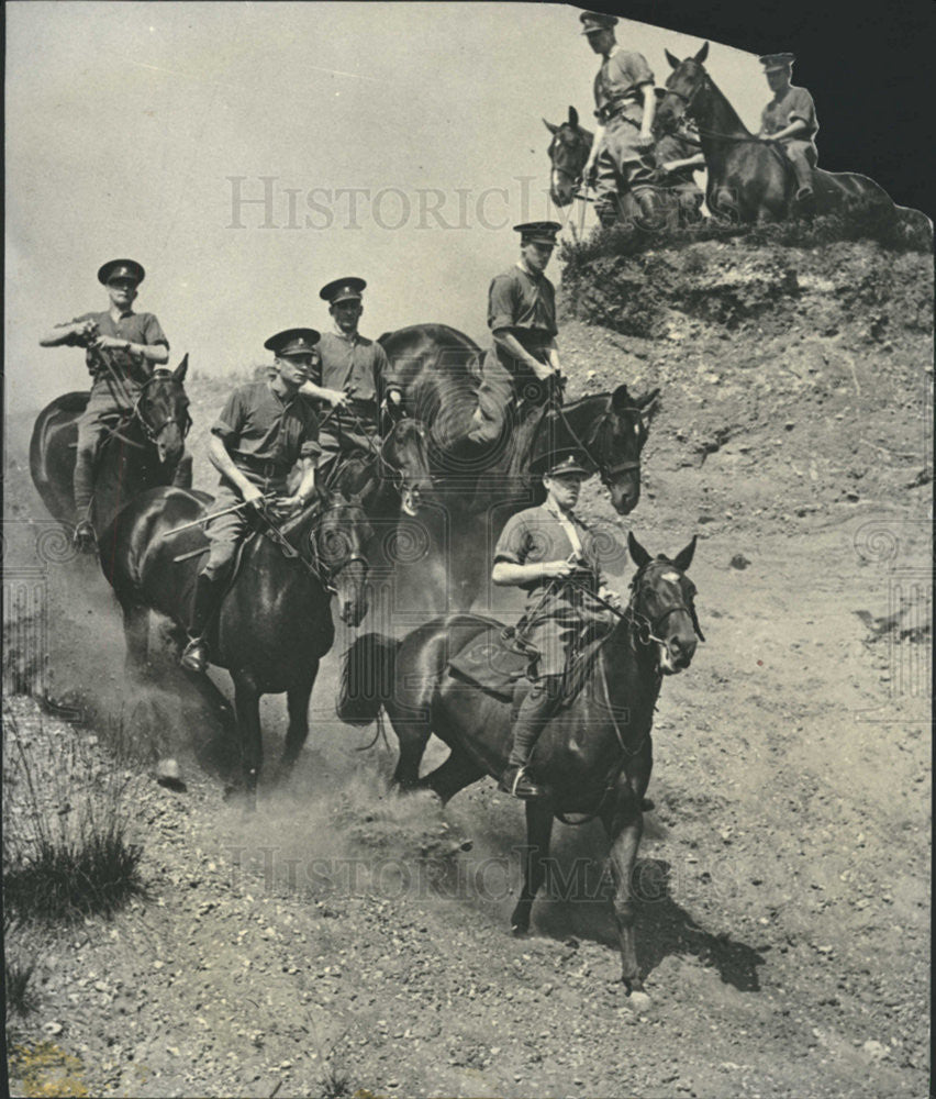 Press Photo England Army Personnel - Historic Images