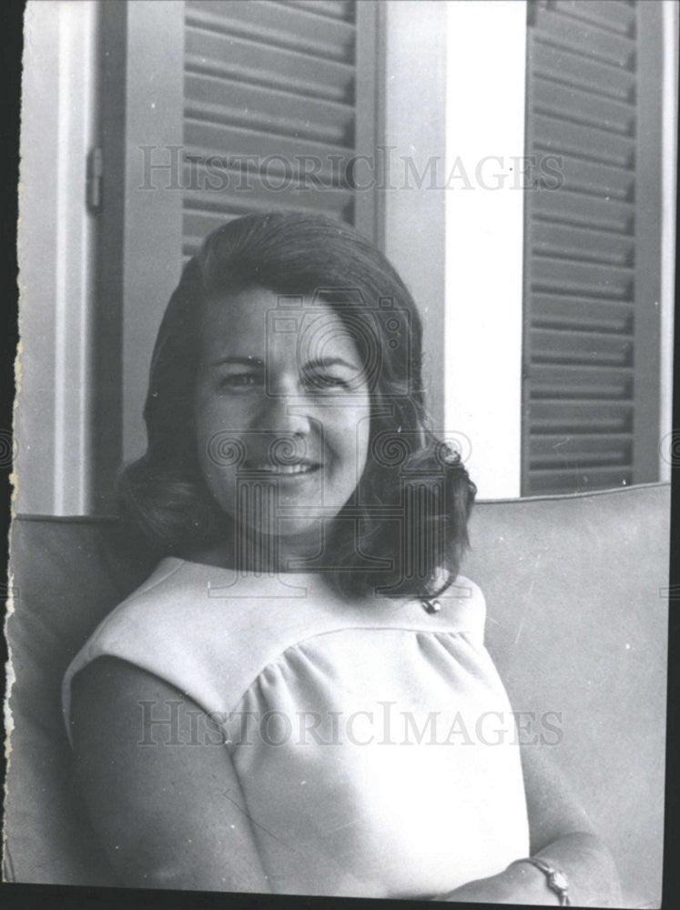Undated Press Photo Woman sitting on couch - Historic Images