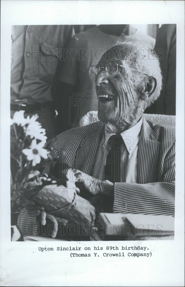 1976 Press Photo Author Upton Sinclair on his 89th Birthday - Historic Images