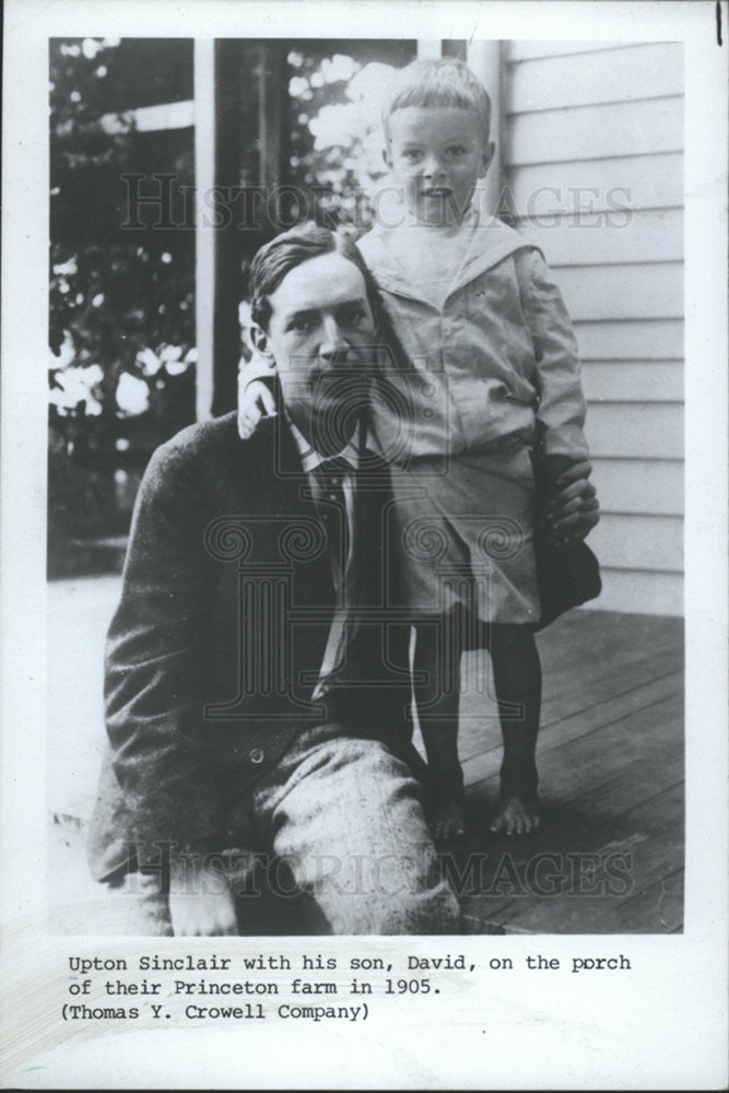 1976 Press Photo Author Upton Sinclair with Son David - Historic Images