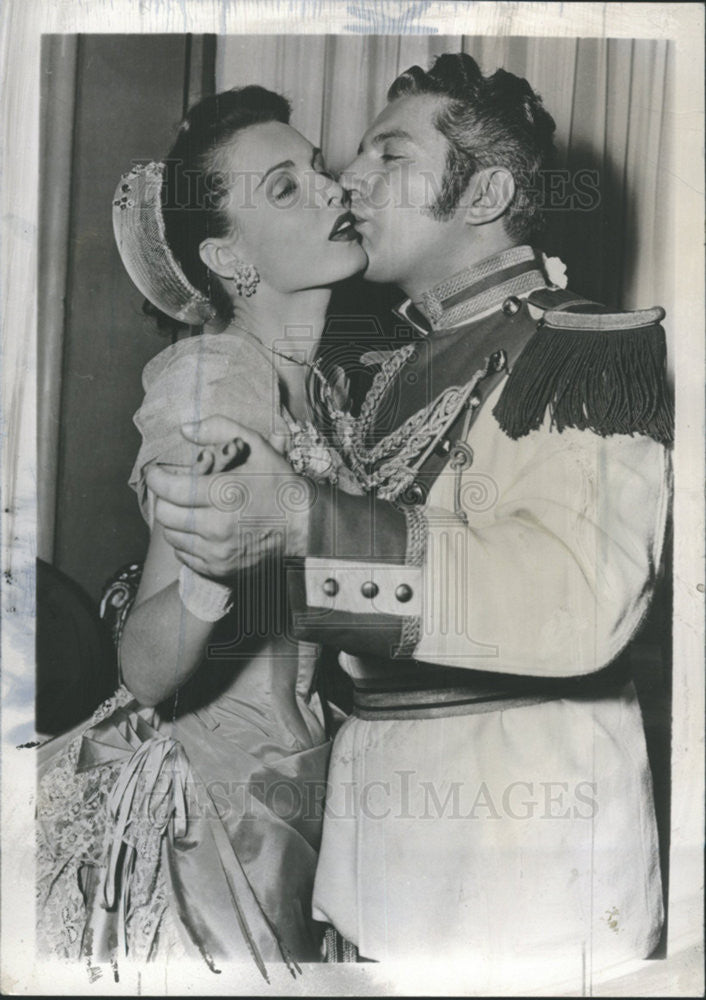 1955 Press Photo Singer Liberace And Actress Rosemarie Bowe Star In TV Show - Historic Images