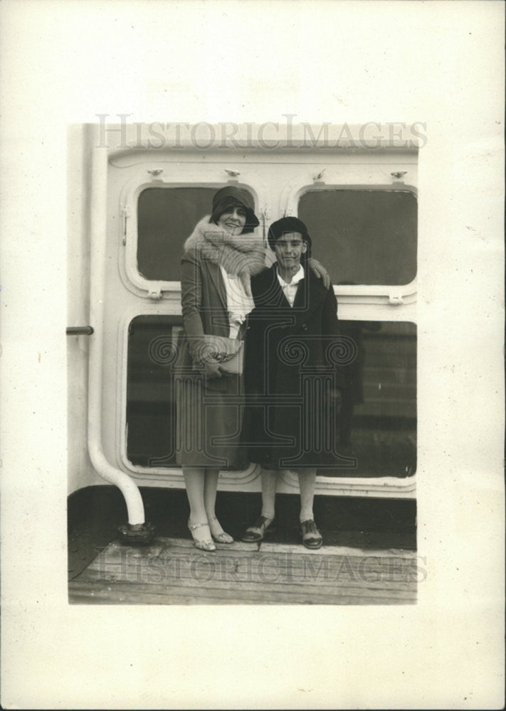 1928 Press Photo Mrs. Bud Fisher Son Pierre De Beaumont Family Loviathan - Historic Images