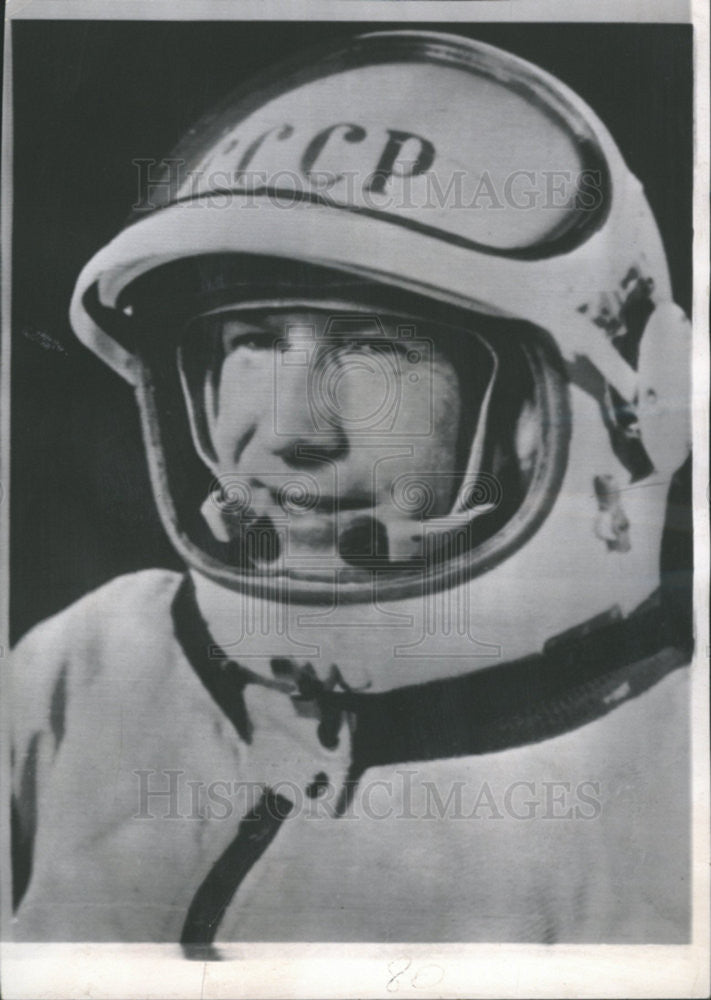 1965 Press Photo Lt. Col. Alexei Leonov Co-pilot spaceship outside - Historic Images