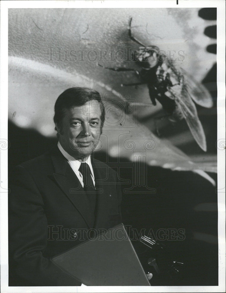 1977 Press Photo Hugh Downs Narrates NBC Television Show The World You Never See - Historic Images