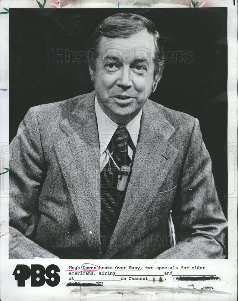 1977 Press Photo Hugh Downs Hosts PBS Television Special Program &quot;Over Easy&quot; - Historic Images