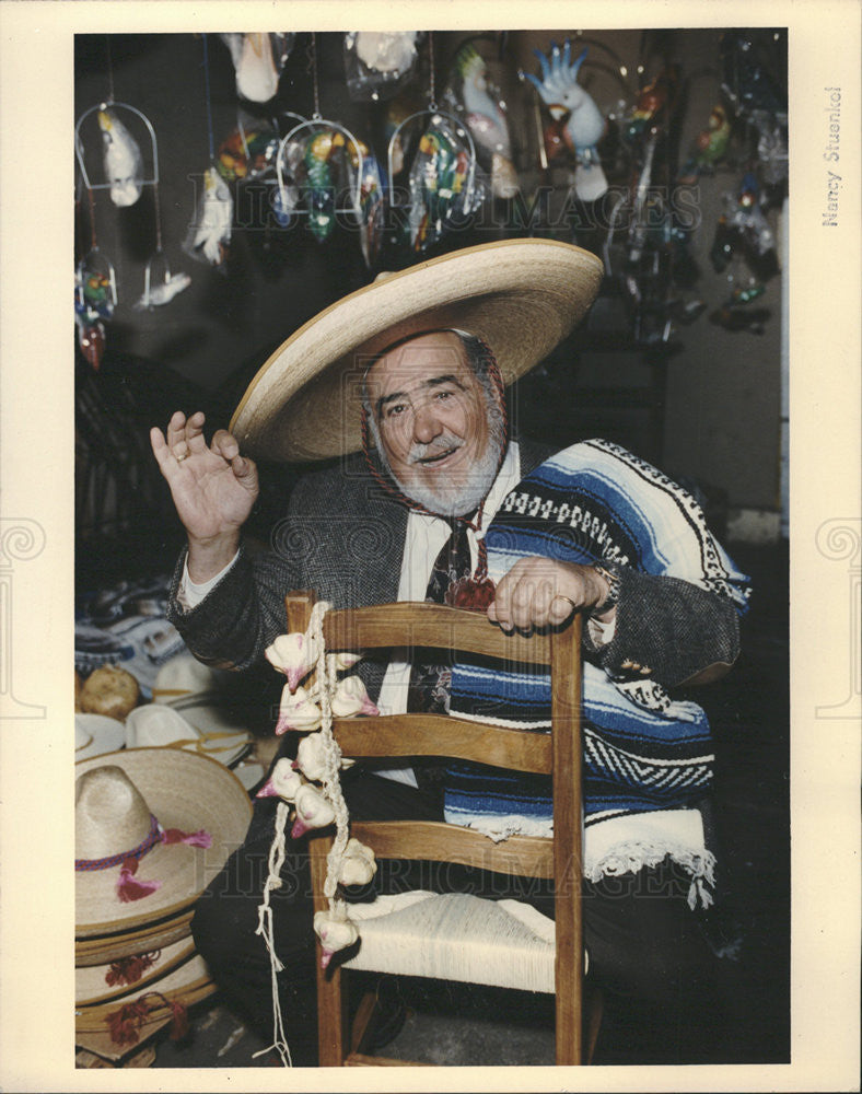 1990 Press Photo Mario A. Dovalina Board Chairman Co-Founder Pepe&#39;s Mexican - Historic Images