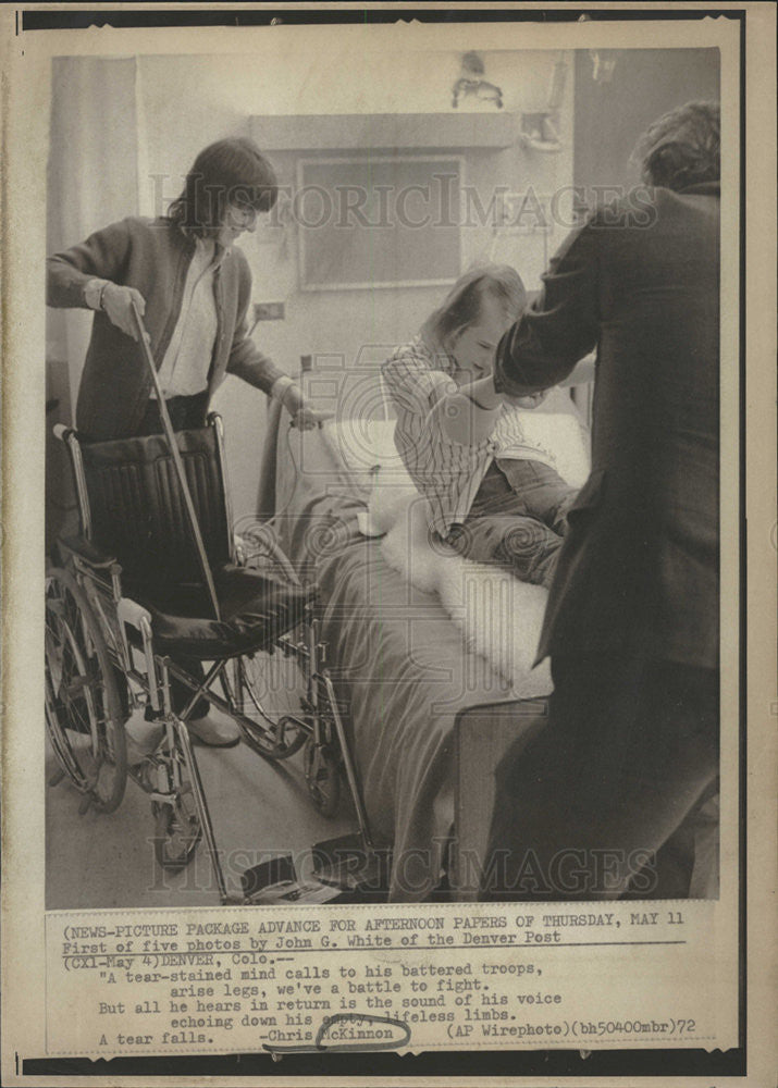 1972 Press Photo Poet, Chris McKinnon, Writes Poem Crippled Hospital Patient - Historic Images