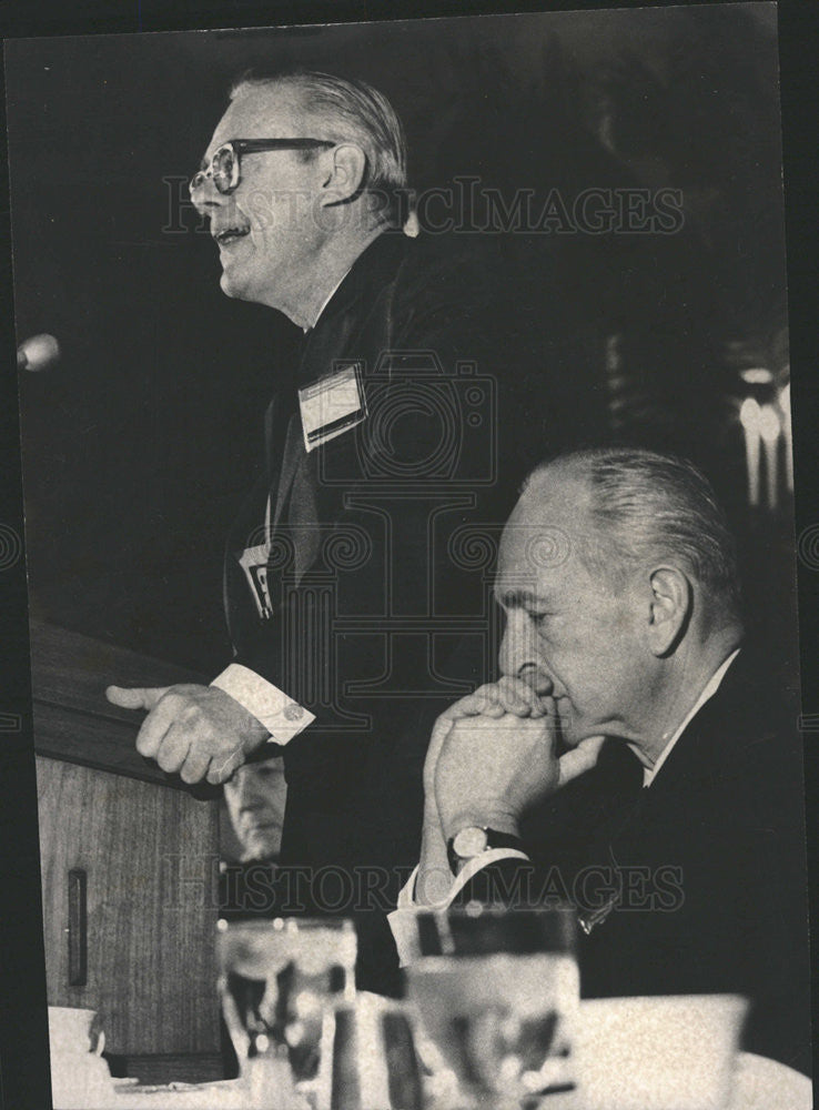 1969 Press Photo Richard W McLaren and John Barr at Northwestern U - Historic Images