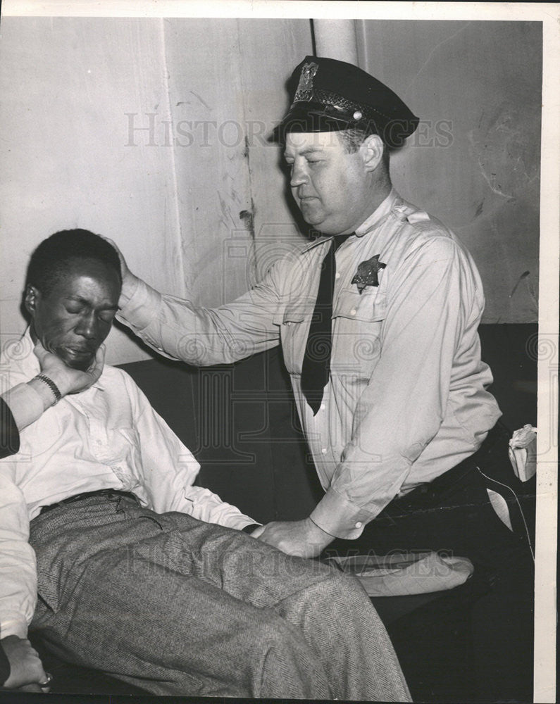 1948 Press Photo Russel Smith Robber Officer Bernard McLaughlin Family Loan Co. - Historic Images