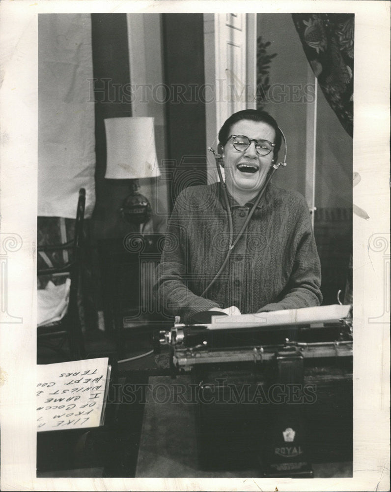 1958 Press Photo Bernice McLaughlin, &quot;Auntie Mame&quot; - Historic Images