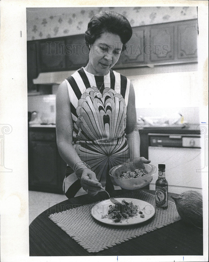 1970 Press Photo Dolphy McLaughlin,Chicago&#39;s Jamaican consul cooking - Historic Images