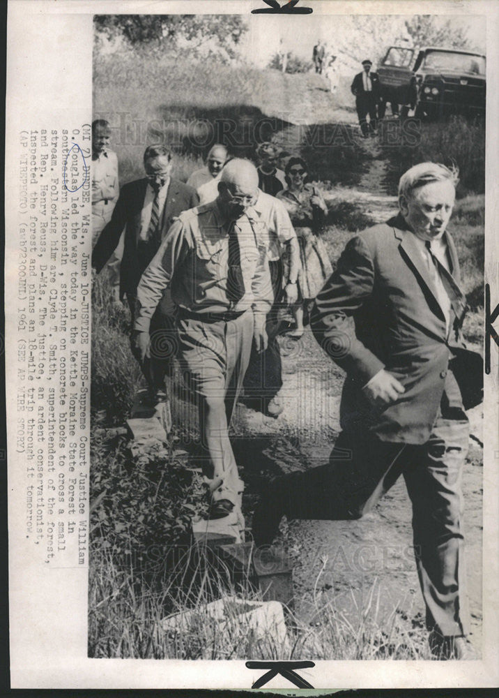 1961 Press Photo Supreme Court Justice William O. Doulgas Kettle Moraine Forest - Historic Images