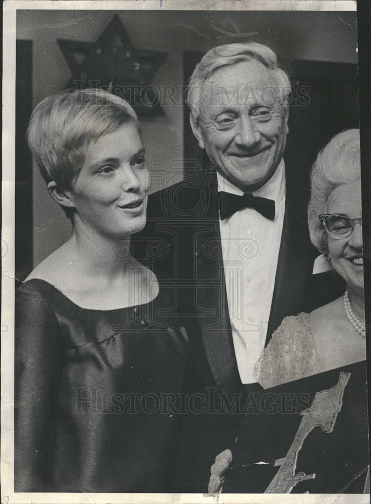 1967 Press Photo Supreme Court Justice William O. Douglas &amp; Wife Cathy Heffernan - Historic Images