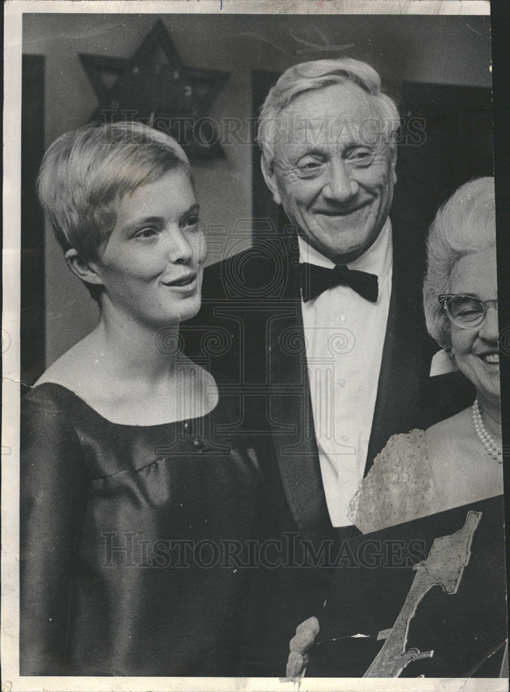 1967 Press Photo Supreme Court Justice William O. Douglas & Wife Cathy Heffernan - Historic Images