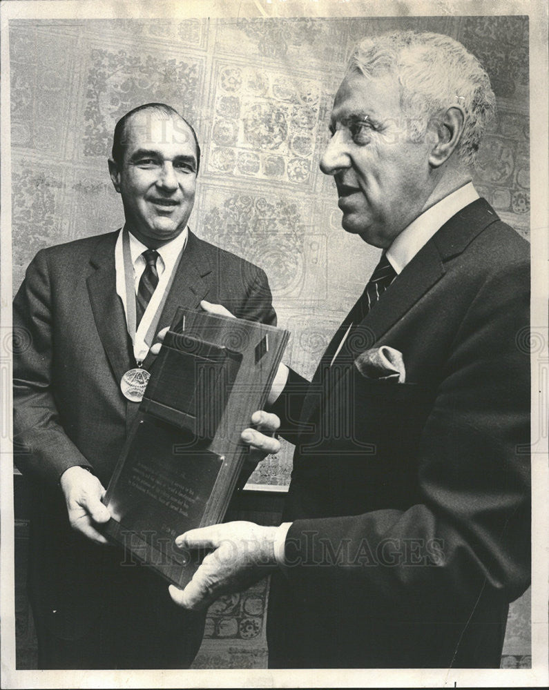 1969 Press Photo Irving Seaman Jr. president of the National Boulevard Bank - Historic Images