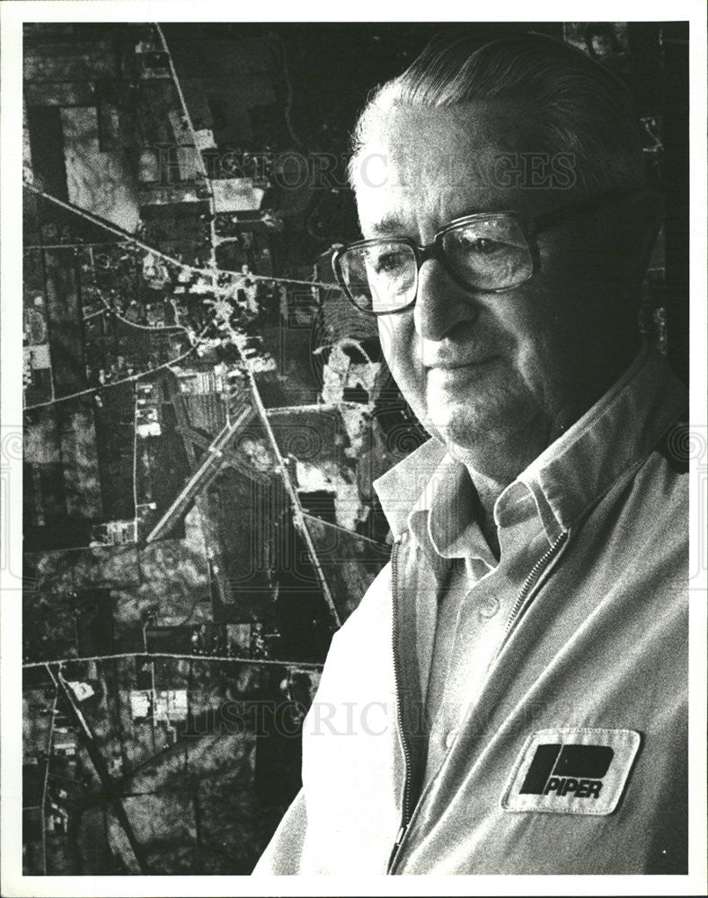 1977 Press Photo Art Schelter Chicagoland Airport Owner Businessman Chicago - Historic Images