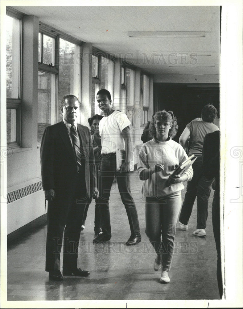 1985 Press Photo William J Scheid Bogan High School Principal Low Dropout Rate - Historic Images