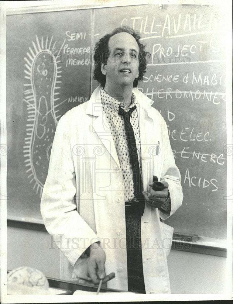 1986 Press Photo Actor Vincent Schiavelli In CBS Television Show &quot;Fast Times&quot; - Historic Images