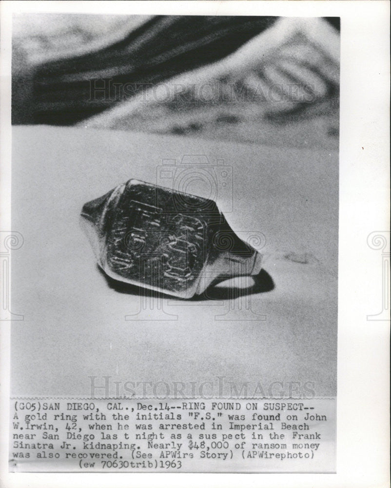 1963 Press Photo Ring found on John irwin when he was arrested - Historic Images