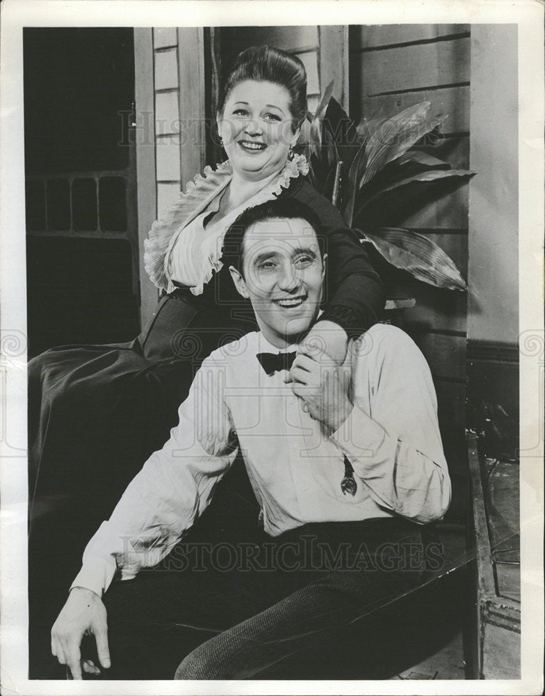 1959 Press Photo Actors Florence Sundstrom Lee Richardson In Look Home ...