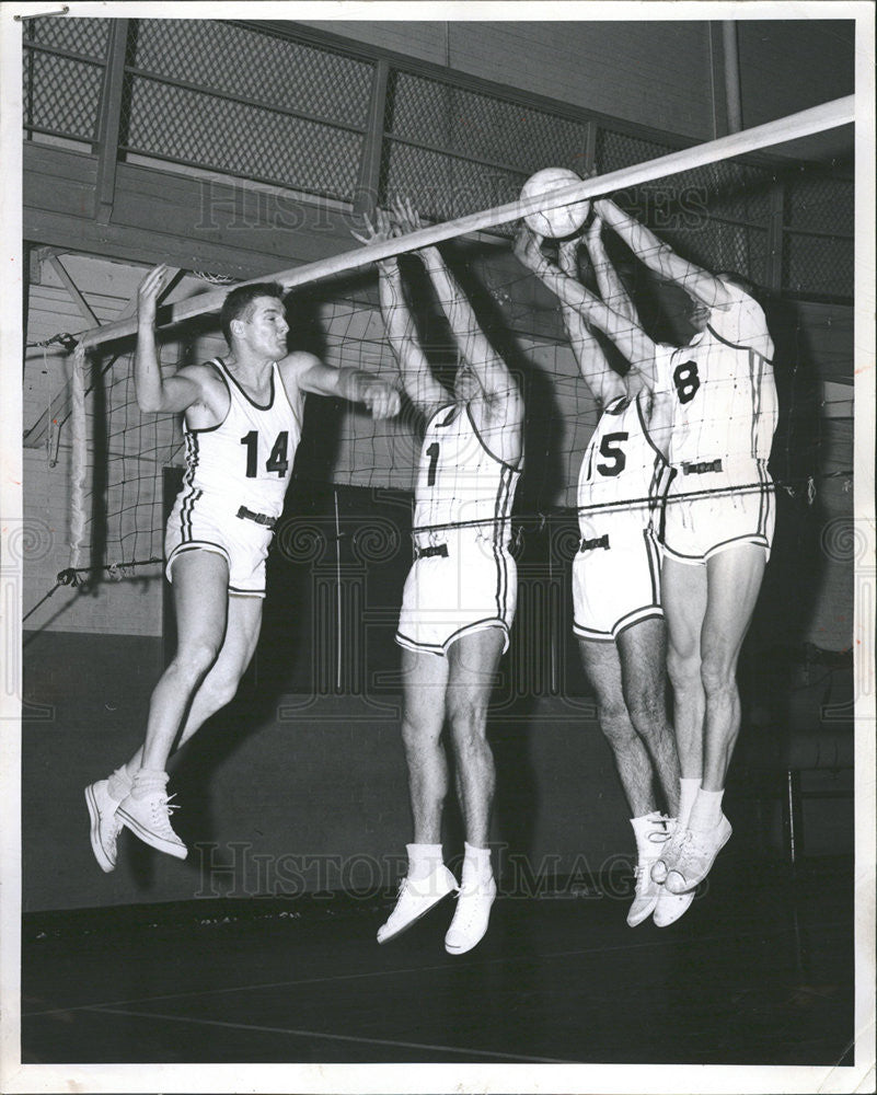 1964 Press Photo Riccardo Playing Volleyball - Historic Images