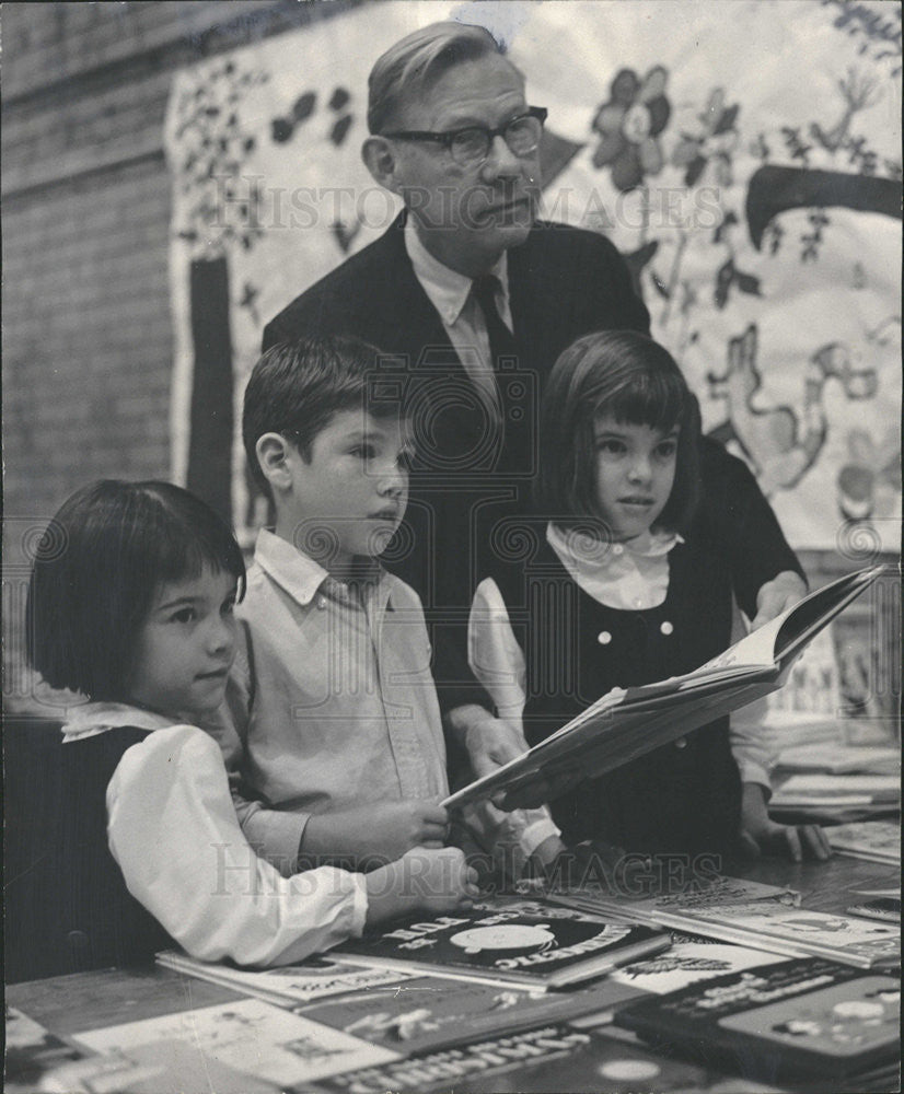 1965 Press Photo Hoke Norris Editor Literary Critic Sun Times Chicago Book Fair - Historic Images