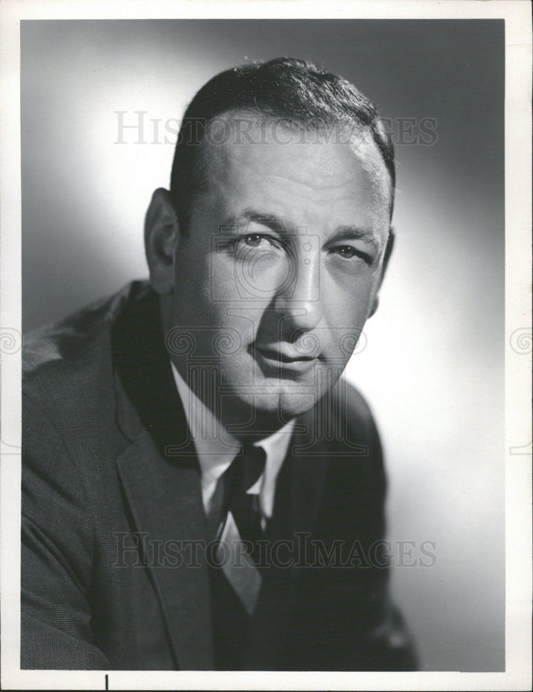 1965 Press Photo Robert Northshield Television Reporter And Newsman - Historic Images