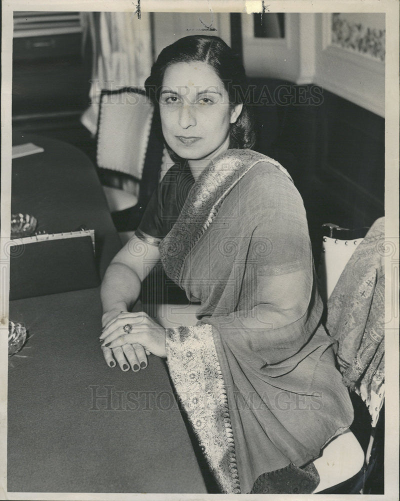 1948 Press Photo Madame Rajan Nehru Indian Minister Wife - Historic Images