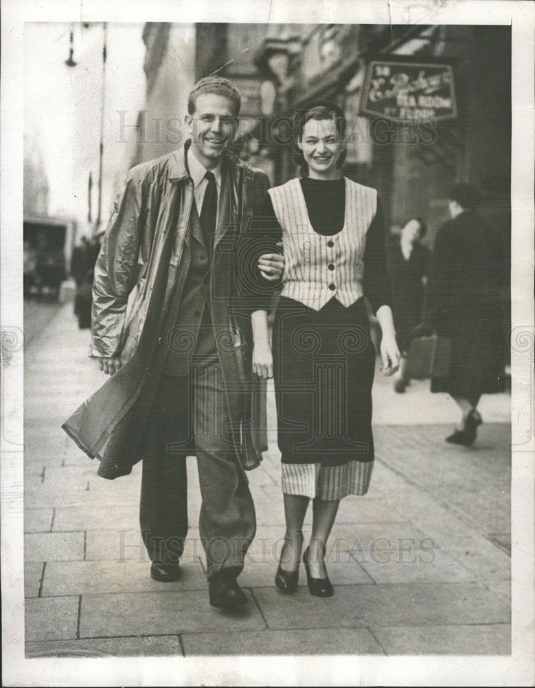 1949 Press Photo Charles Nelson &amp; Wife Annie In London - Historic Images