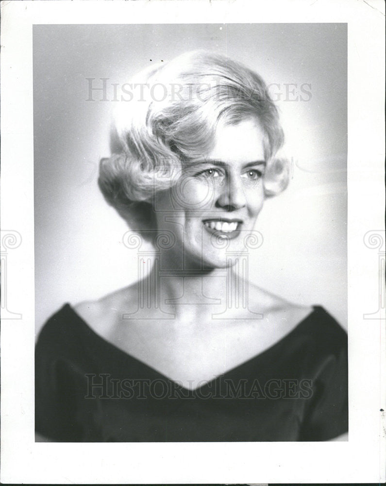 1962 Press Photo Susan Ann Revelle engagement photo. - Historic Images